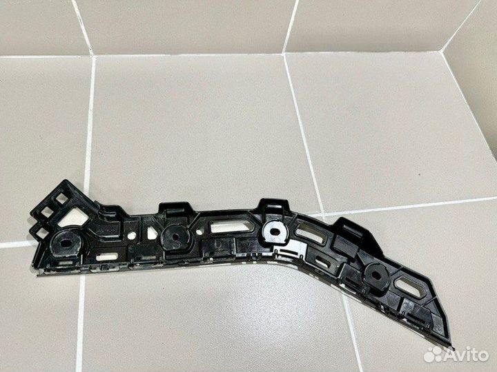 Направляющая бампера задняя правая Skoda Rapid 2