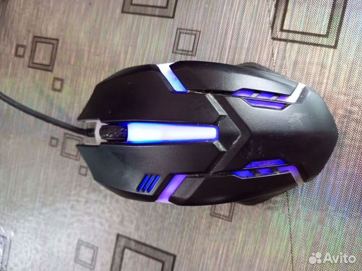 Игровая мышь с переливающийся подсветкой