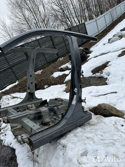 Боковые центральные стойки кузова outlander 3