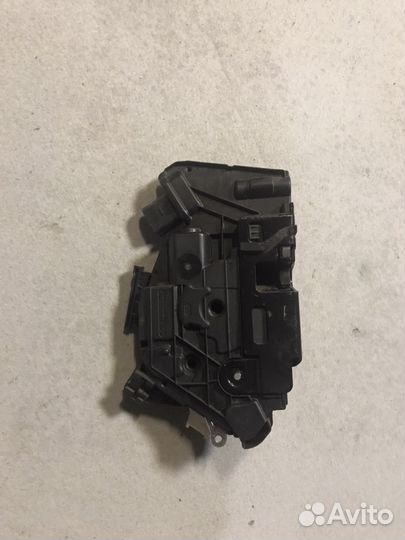 Замок передней правой двери 5N1837016C