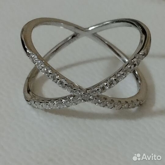 Стильное серебряное кольцо с бриллиант. муассанит