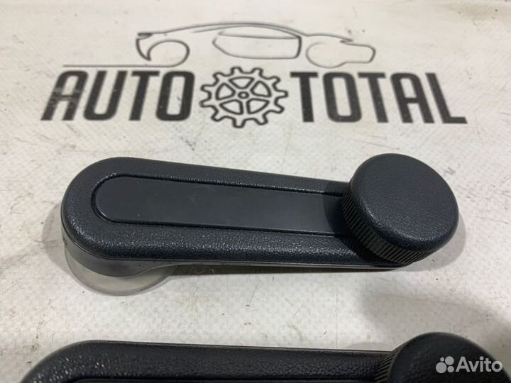 Ручка стеклоподъемника Toyota Corolla 150 1ZR 2008