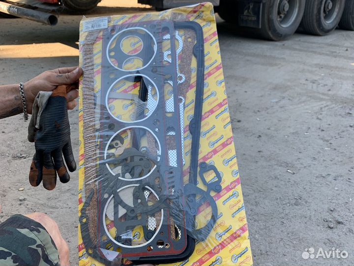 Полный комплект прокладок на двизатель 4216