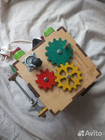 Бизиборд куб