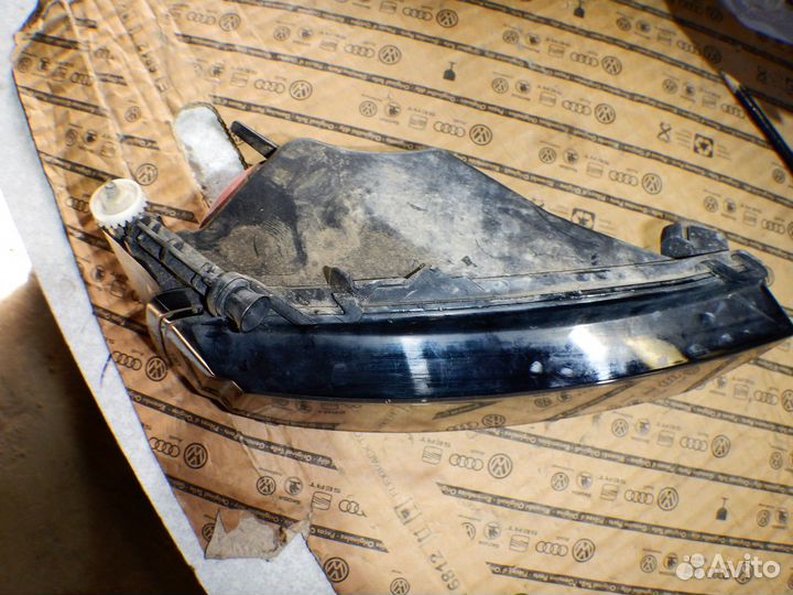 Фара противотуманная левая Volkswagen Golf 7