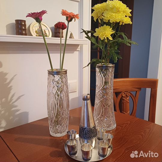 Набор штоф и рюмки, вазы с серебром и мельхиором