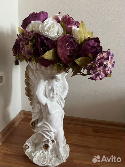 Статуя Ангел с цветами
