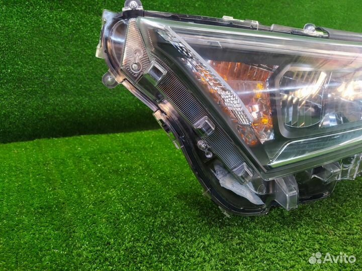 Фара передняя левая Toyota Rav-4 50 2021