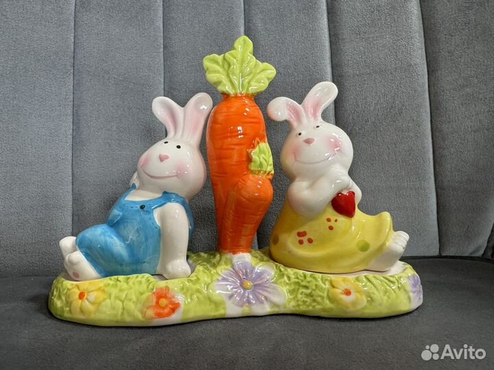 Солонка и перечница; фарфор