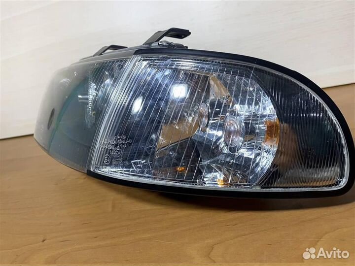 Фара левая Audi A4/RS4