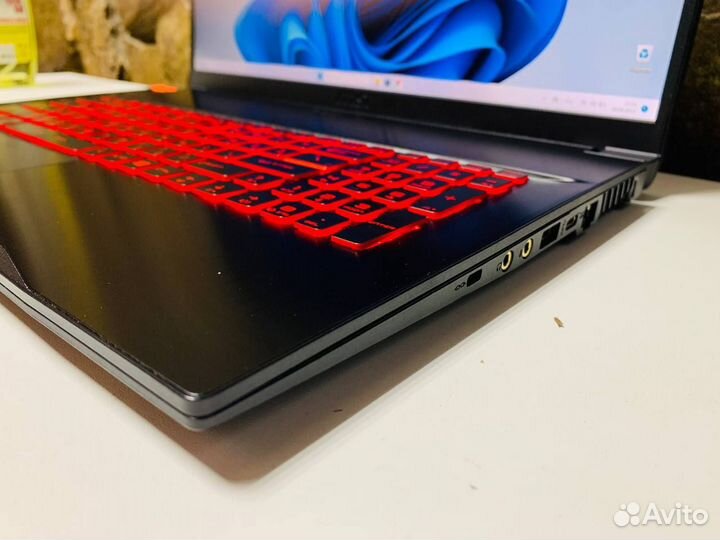 Ноутбук MSi 17.3