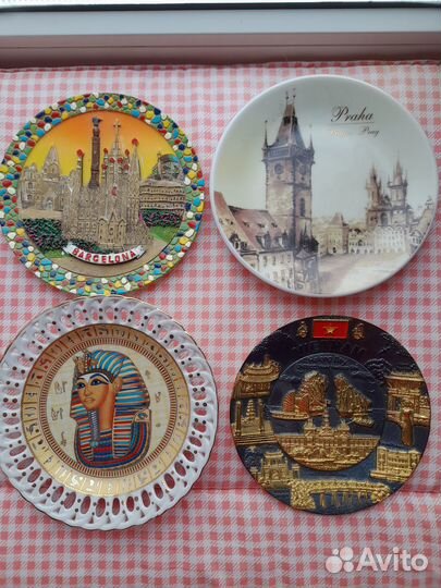 Сувенирные декоративные тарелки