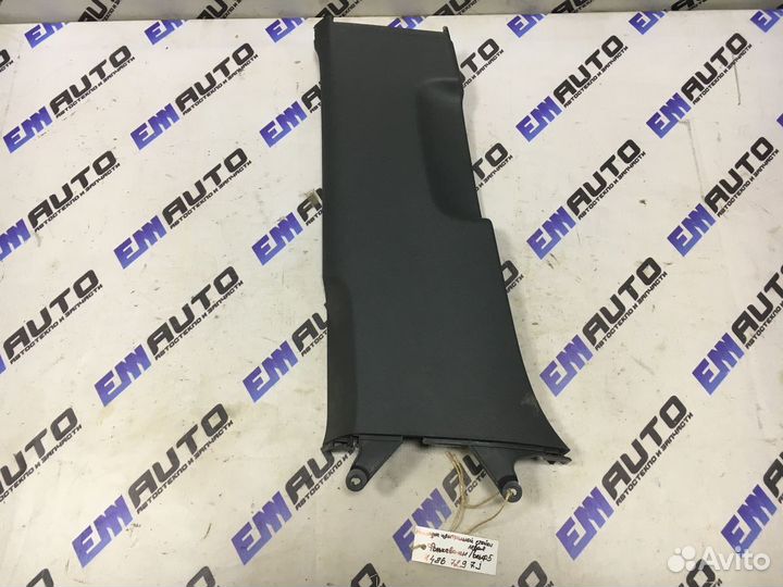 Накладка средней стойки левая Фольксваген Гольф 5