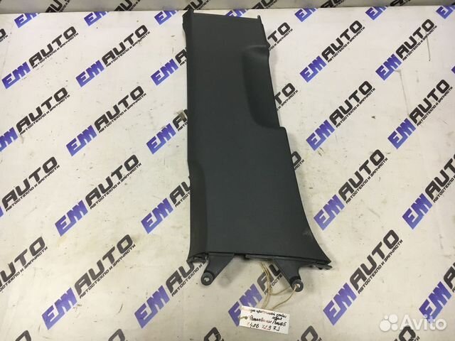 Накладка средней стойки левая Фольксваген Гольф 5