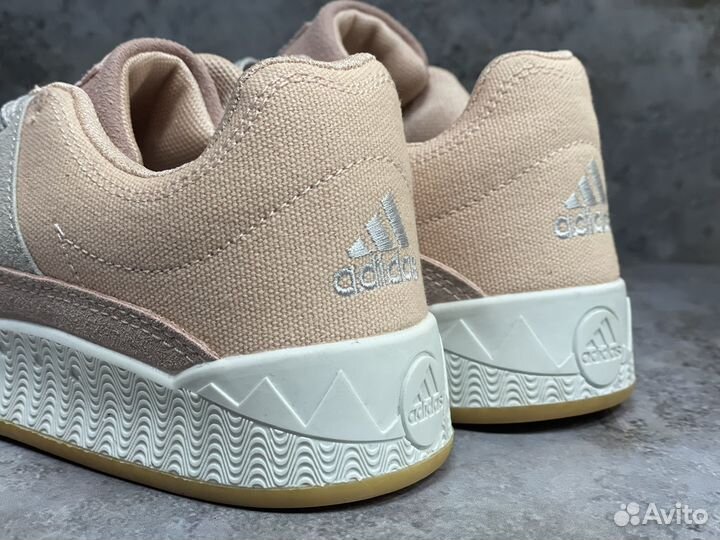 Кроссовки adidas sharks