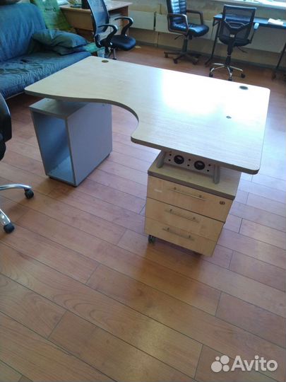 Компьютерный стол