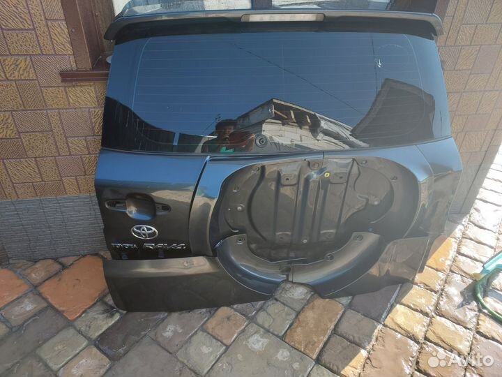Дверь задняя rav4