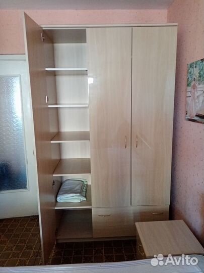 Спальный гарнитур и диван