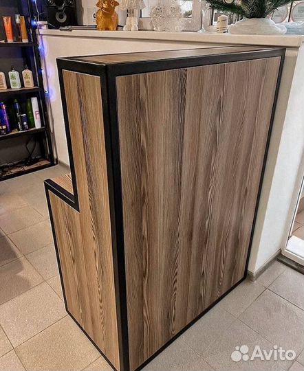 Стойка ресепшн в стиле лофт