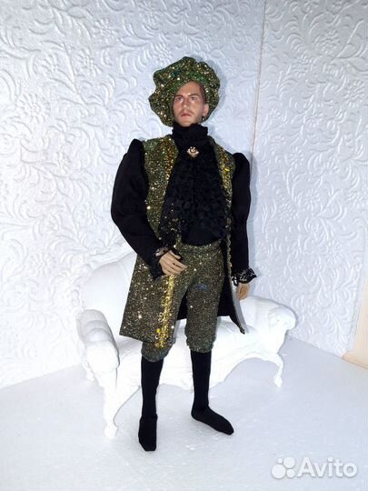 Королевский наряд для фигуры Phicen М32 и похожих