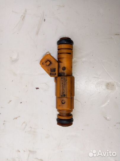 Топливная форсунка Volvo S70