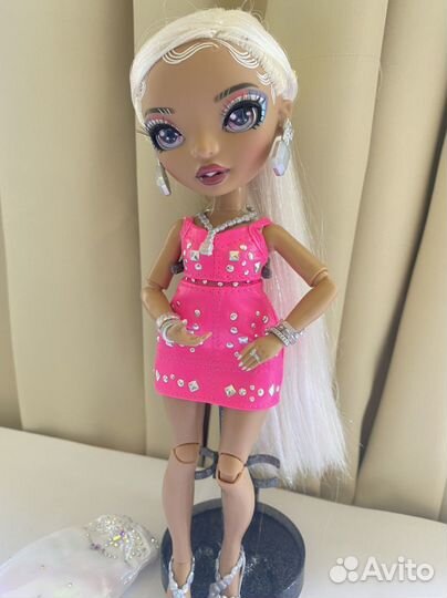 Rainbow High Roxie Grand