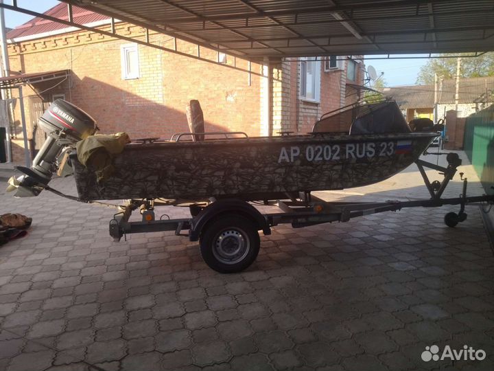 Моторная лодка тримаран касатка с мотором ямаха 30