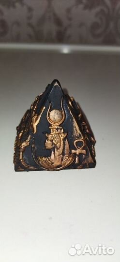 Шунгитовая пирамида