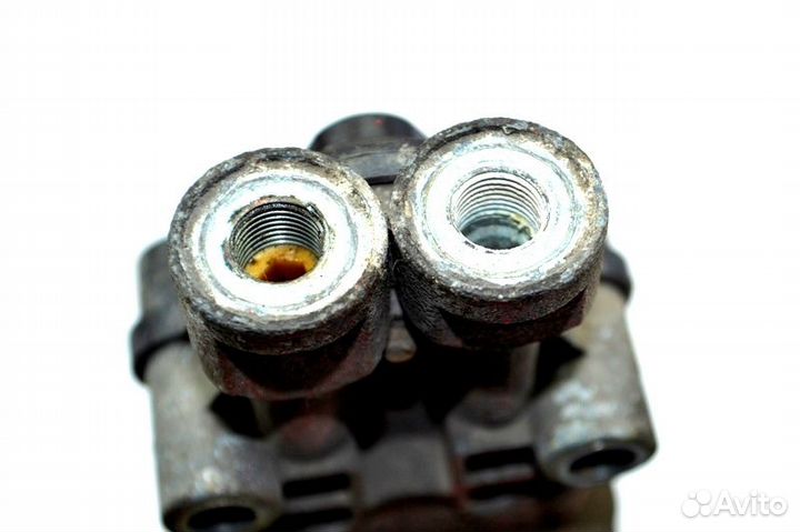 Кран уровня пола кабины, передний volvo FH16 (01.9