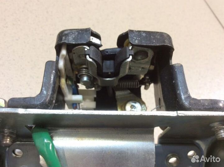 Замок багажника Toyota Highlander II 2007-2013