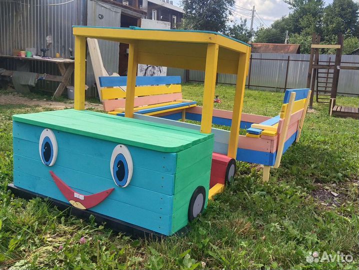 Песочница с машинкой для улицы / дачи