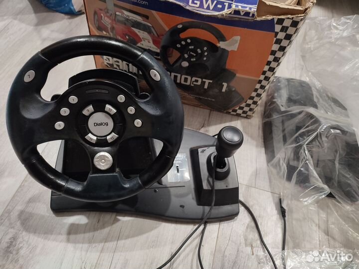 Игровой руль с педалями