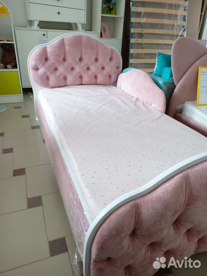 Детская кровать с мягкой спинкой