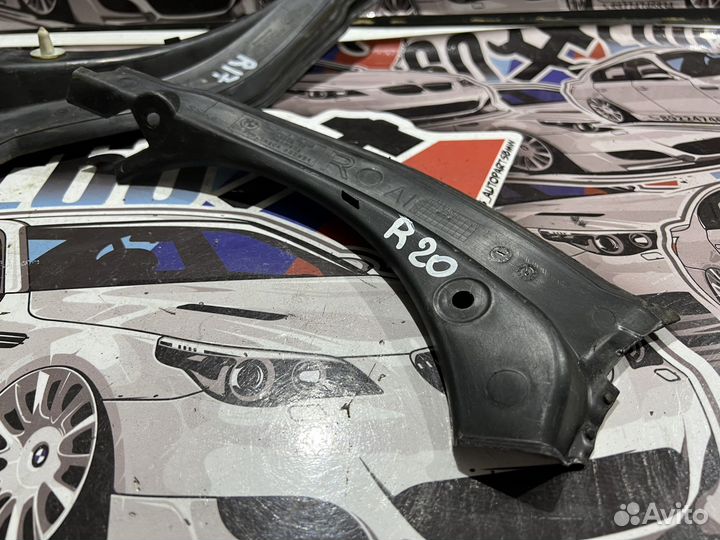 Накладка водостока правая BMW E60