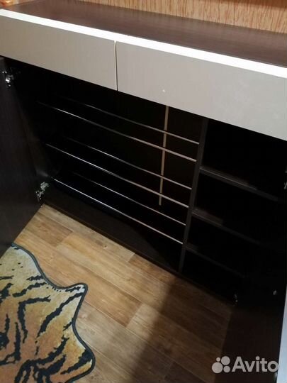 Тумба с зеркалом в прихожую