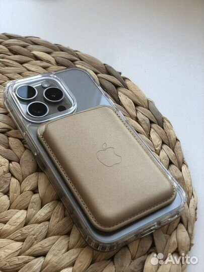 Чехол на iPhone