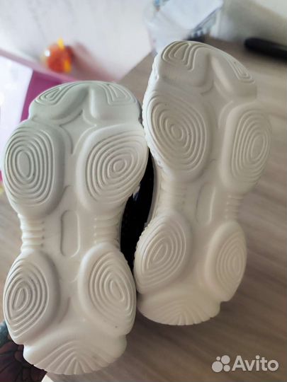 Кроссовки для девочки 28