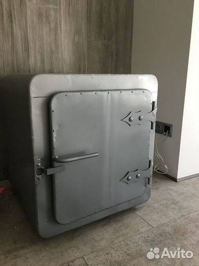 Шкаф металлический