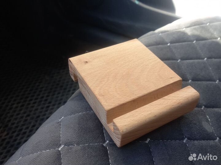 Подставка для телефона из дерева