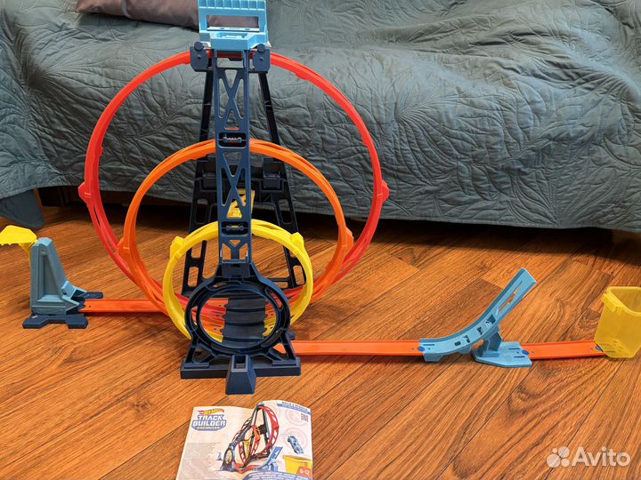 Игровой набор Hot Wheels “Тройная петля”