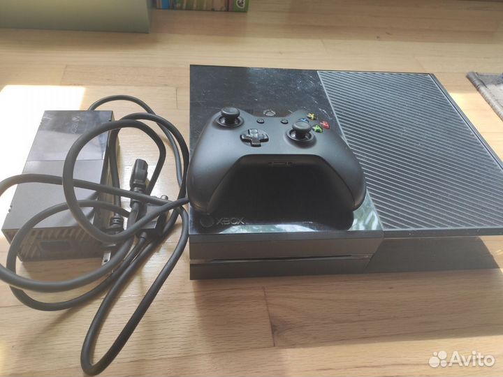 Xbox One + 2 геймпада