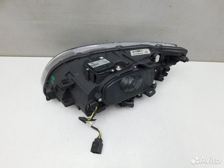 Фара правая Volvo S60