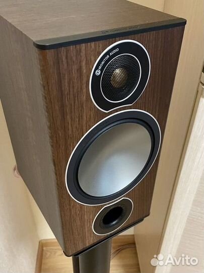 Полочная акустика Monitor Audio Bronze 2 Walnut