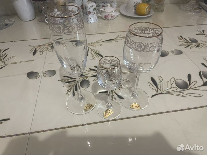 Набор столовых приборов на 18 персон