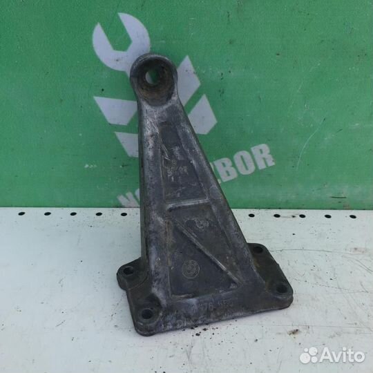 Кронштейн двигателя левый бмв Е30
