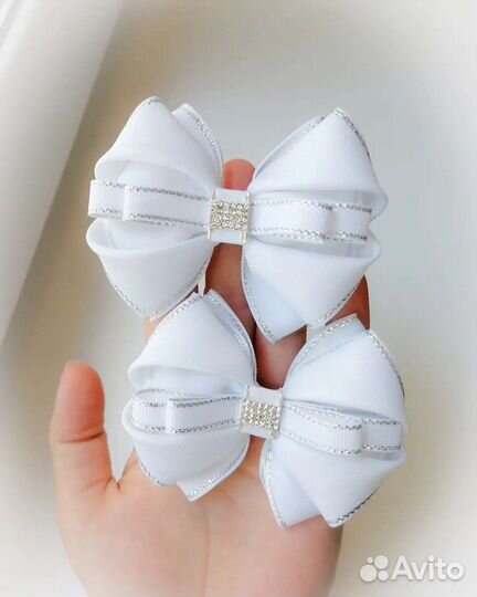 Белые банты