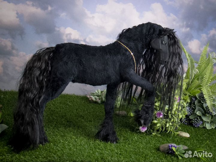 Лошадь игрушка коллекционная подвижная конь 1/6