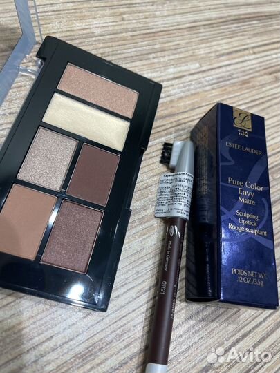 Набор косметики помада, тени карандаш новые