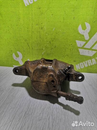 Суппорт передний правый Фольксваген Гольф 3 Венто