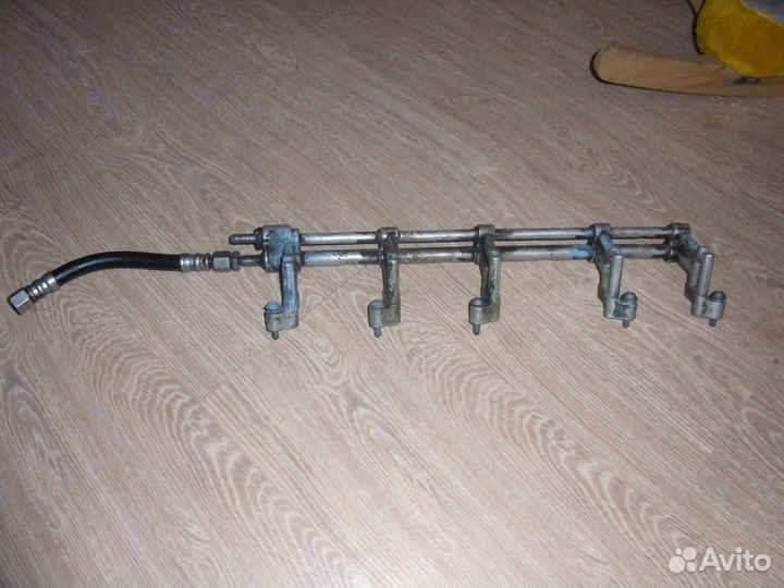 Топливная рампа VW T5 AXD 2003-2009